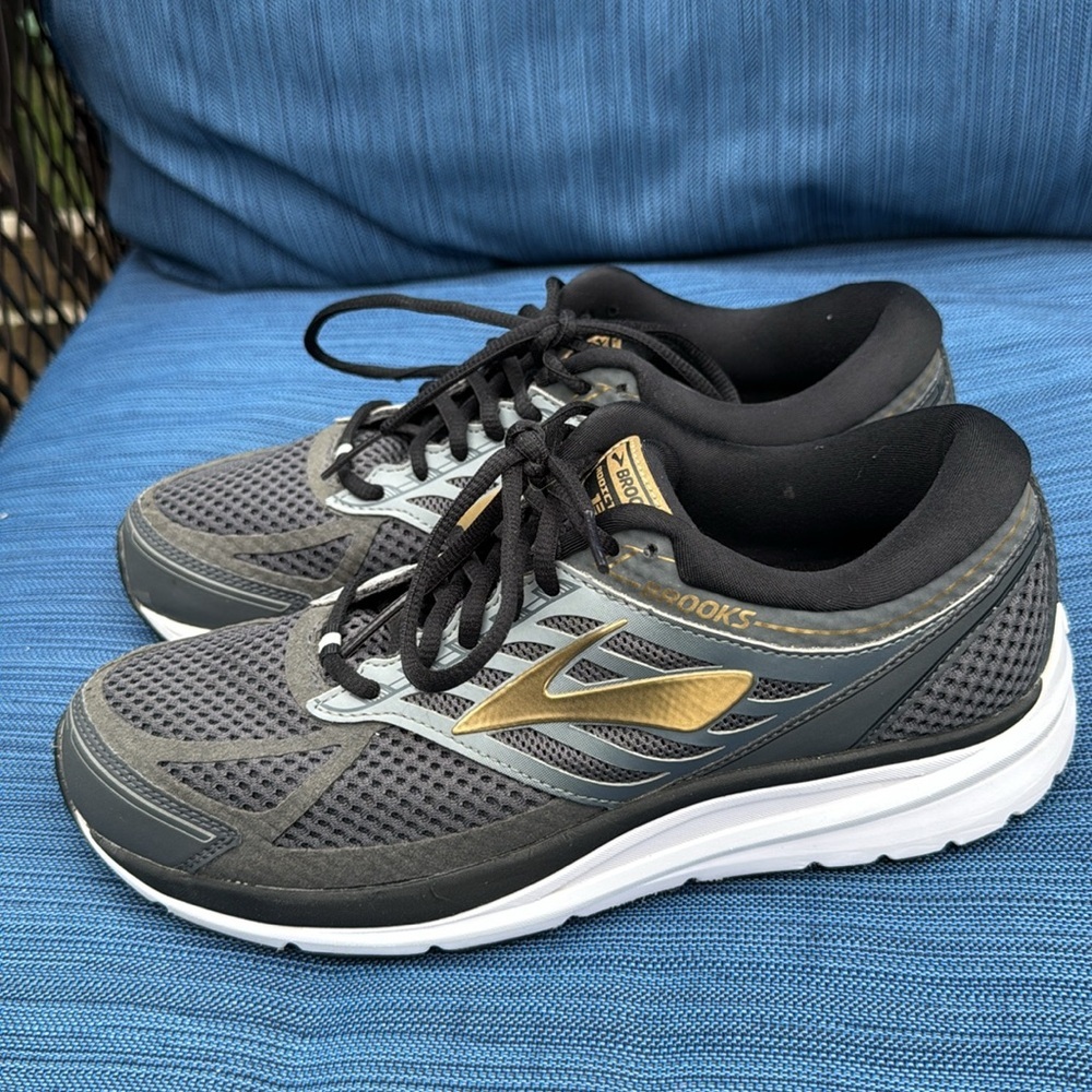 Brooks Addiction Men’s Size 9 medium width (D) - Picture 3 of 8